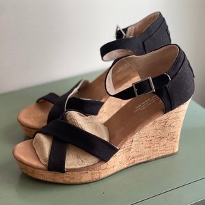 Toms wedges size 9.5 New never worn, black